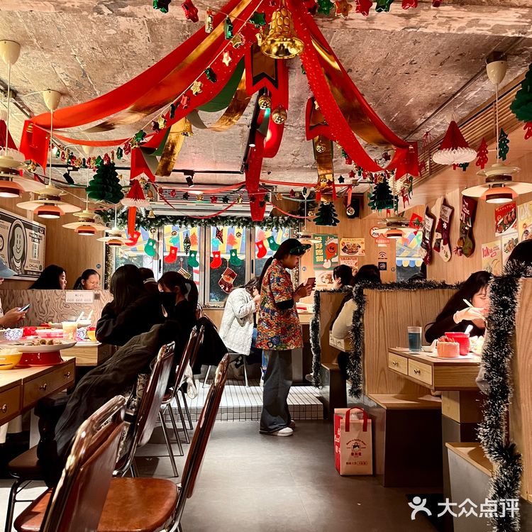 北京路这里……圣诞节浓度已超标！！