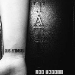 姑娘Guns n'Roses 枪炮玫瑰死忠-杰TATTOO刺青