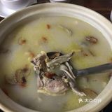 这家店话说是宝安最好吃的猪肚鸡所以就就来尝尝了
