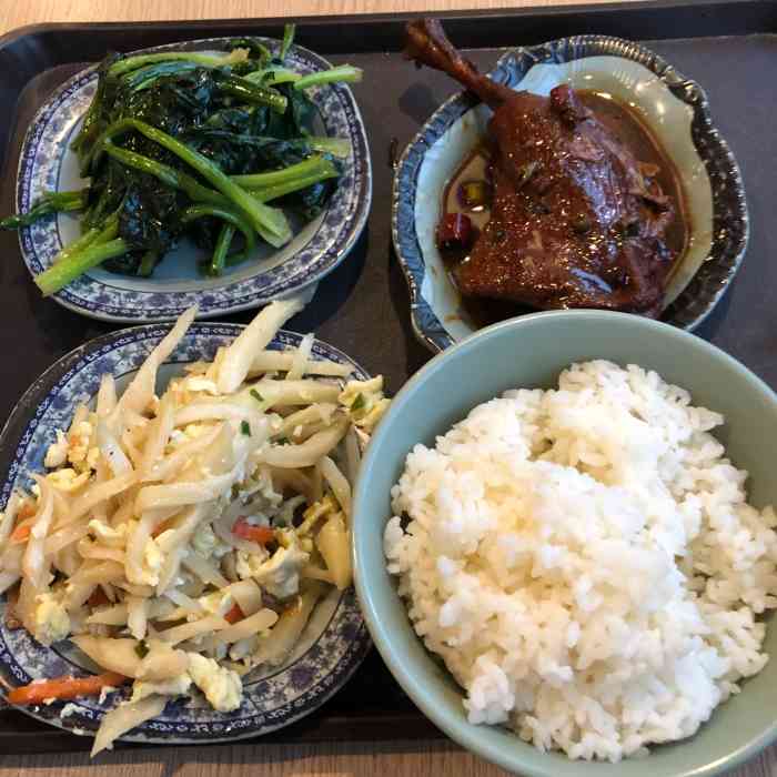 佰禾餐厅(ivt店"这家店适合学生用餐,很实惠,我们去吃过好.