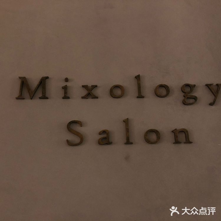 在银座的店嘛,环境自然还可以。店面很小