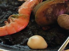 传统西班牙墨鱼汁海鲜饭-BROWNSTONE布朗石西班牙餐厅(深圳湾店)