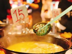 浓厚原只鸡煲花胶汤-鲜入围煮花胶鸡海鲜火锅