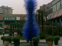 旁边广场上的建筑-榖屋house of flour(张江首店)