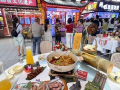 -刘姐啤酒鱼民族演艺餐厅(西街总店)