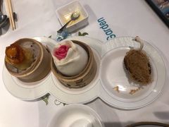 鲍鱼烧卖.玫瑰花卷.天鹅酥三拼-翠园(兴业太古汇店)