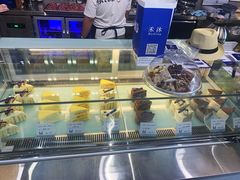 面包甜点陈列柜-禾沐·轻食·面包·咖啡