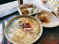 -亮亮面馆(经六路店)