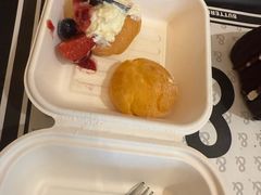 草莓蛋糕咸奶油泡芙-B&C黄油与面包·THE GARDEN BAKERY概念店(世纪汇店)