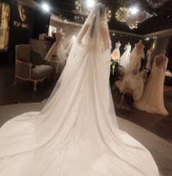 -艾米丽婚纱礼服