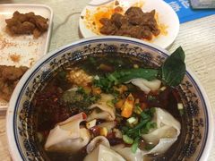 -爆炸头阿姨小四川正宗川味小吃(无任何分店)