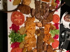 碎牛肉饼烤肉拼盘-Efes Turkish & Mediterranean Cuisine 艾菲斯餐厅(陆家嘴店)
