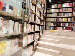 -钟书阁(群光广场店)