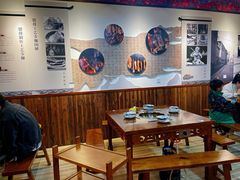 大堂-岳记兴隆·青城腊排铜火锅(融创店)