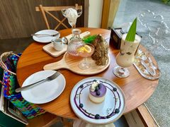 -Chom Cafe and Restaurant