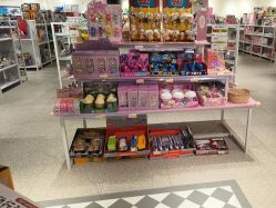 -嗨本可潮玩仓(大兴大悦春风里店)