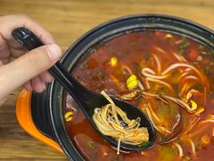 -周氏砂锅米线