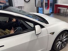 -TESLA 特斯拉(上海太古汇体验店)