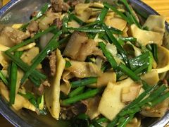 鲜笋炒肉-香竹农庄•传统竹筒饭(十年店)