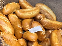 -Bánh Mì Huynh Hoa