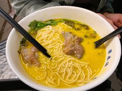 经典酸辣汤拆骨肉面-和府捞面(壹方天地店)