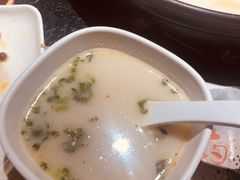 -洪氏嗨捞·广东猪肚鸡·椰子鸡火锅(西咸万象城店)