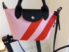 -Longchamp(佛罗伦萨小镇奥特莱斯店)