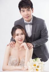 -现代经典婚纱摄影