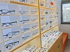 -天空之镜眼镜店蔡司依视路配镜授权零售店(望京颐堤港店)