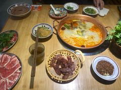 -洱火云南酸菜牛肉火锅(石景山当代商城店)