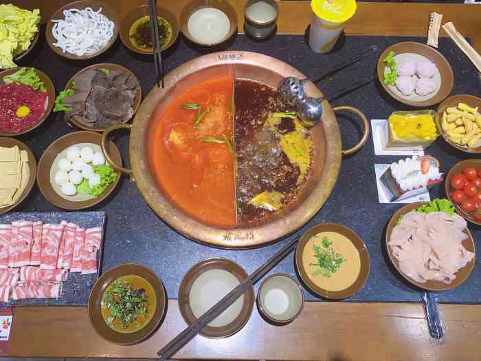 老九门重庆火锅-"很高兴来到这里体验火遍火锅届的奔驰火锅,.