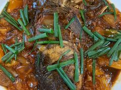 红烧鱼头粉皮-小春农家乐