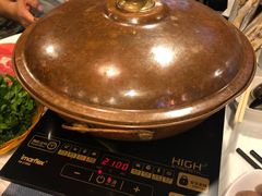 浓厚原只鸡煲花胶汤-鲜入围煮花胶鸡海鲜火锅