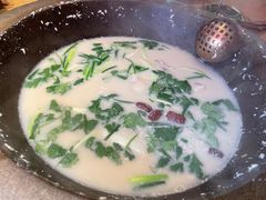 -咕嘟草帽鱼·牛奶一样的鲜鱼汤(天鹅湖万达广场店)