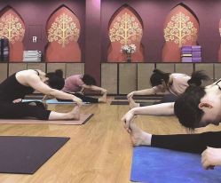 -威思丽高温瑜伽会馆