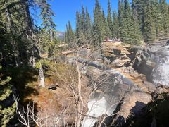 -阿萨巴斯卡瀑布观景点