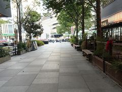 -瑞虹新天地月亮湾