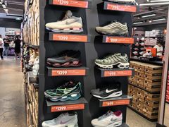 -NIKE上海青浦优选体验店