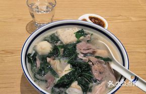 Premium Pig's Trotter and Pork Six Parts with Goji Leaf Rice Noodles