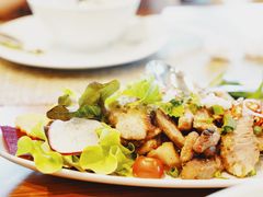-Chom Cafe and Restaurant