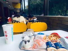 大堂-麦当劳(宝山大厦店)