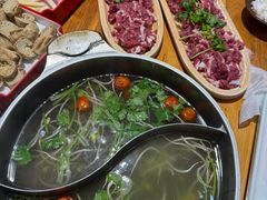 -苗阿哥酸汤牛肉火锅(体育场店)