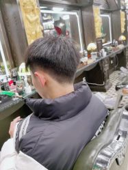 -海文先生国潮烫染男士理发馆