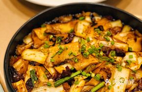 Spicy Pickled Cabbage Hand-Torn Noodles