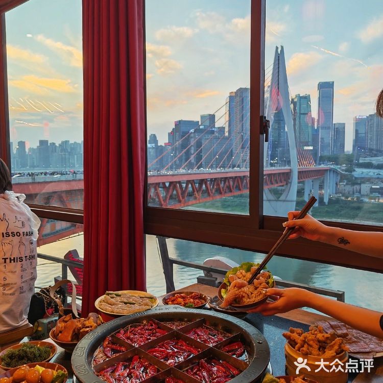 天呐！这家重庆江景火锅太符合年轻人的审美