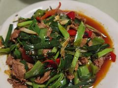 蒜苗炒牛肉-煲来饱去冷水鱼