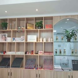 -灰姑娘美甲美睫馆