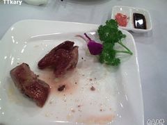 呵呵，吃左先记得同它拍照……红烧羽鸽-金城大酒店-中餐厅(汾江中路店)