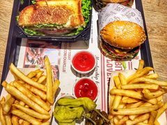 -The Habit Burger Grill 哈比特汉堡(复兴soho店)