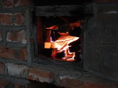 门面-粘豆包柴火铁锅炖